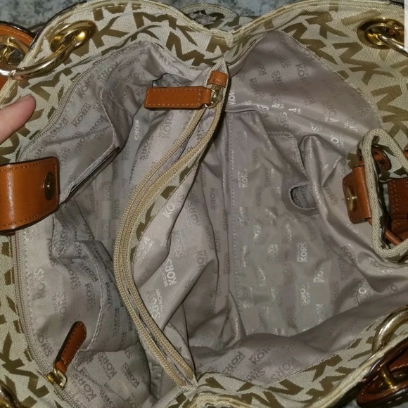 SOLD***Michael Kors Ludlow purse - Picture 4 of 4